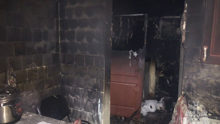 Два жителя Ангарска пострадали ночью при пожаре